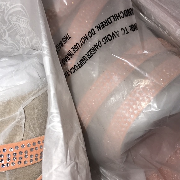 SOLD⭐️Host Pick⭐️ Vince Camuto Rallsan Strappy Rhinestone Sandal Mimosa Women 8W - Picture 5 of 8